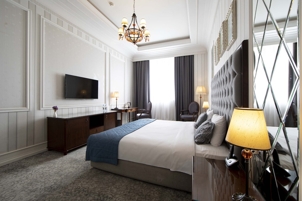 Sapphire City Hotel 24/52