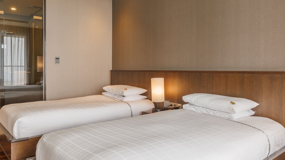 THE ANNEX 15/67
