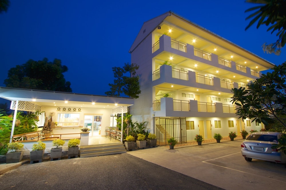 Charn Residence 2/31
