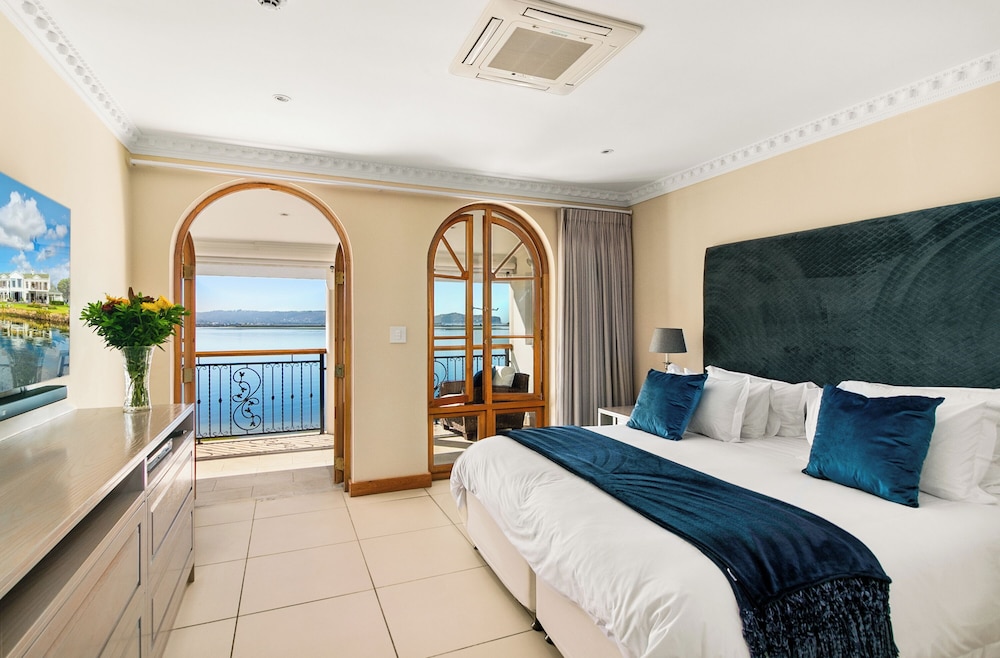 Executive, Penthouse, King Bed, Lagoon View
