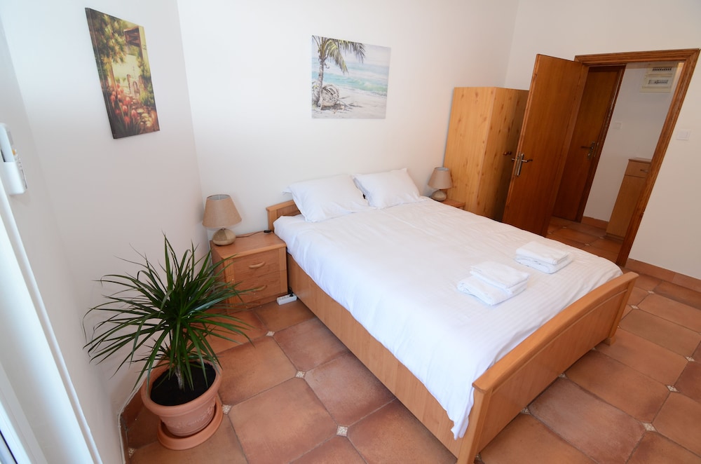 Maritimo Apartments 11/50