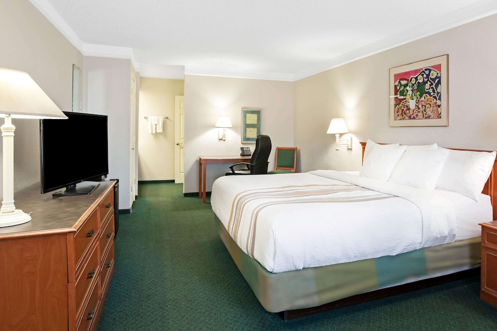 Baymont by Wyndham Fort Stockton 27/52