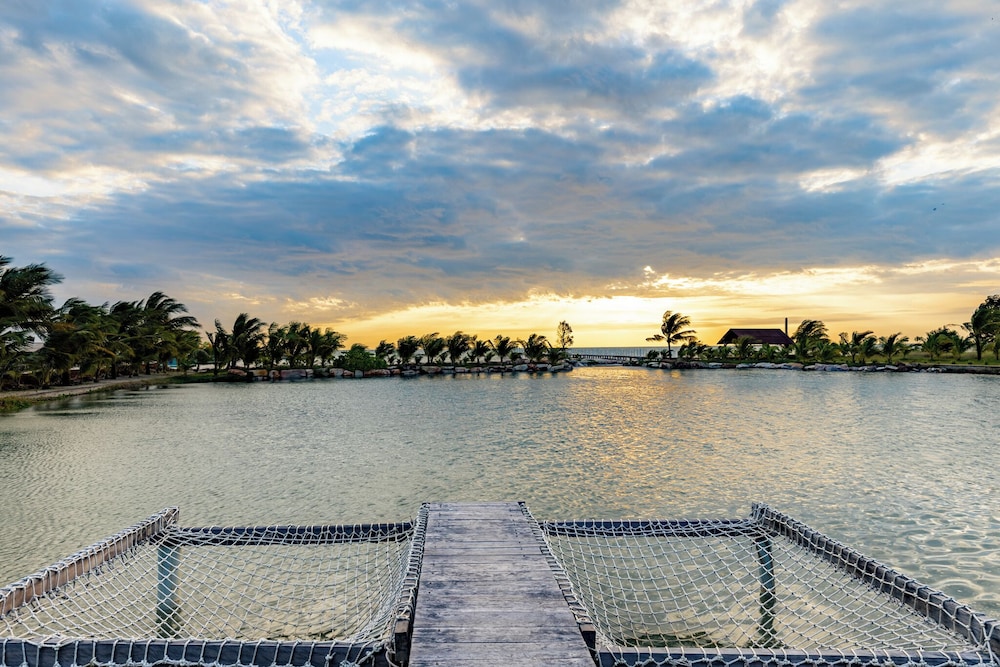 Mango Beach Resort 28/50