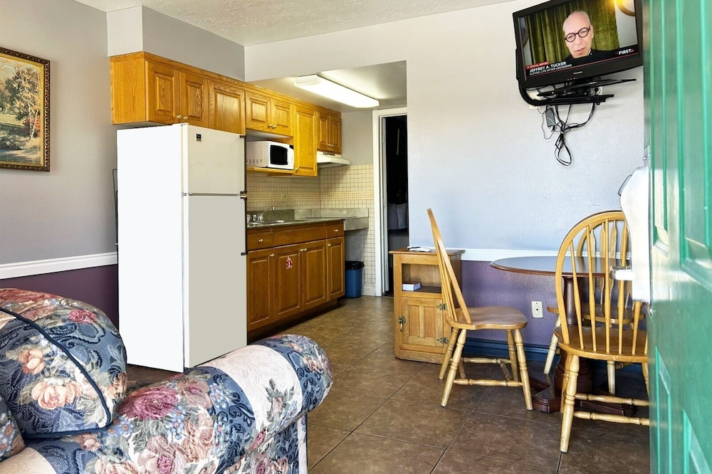 Coronada Inn and Suites 35/47