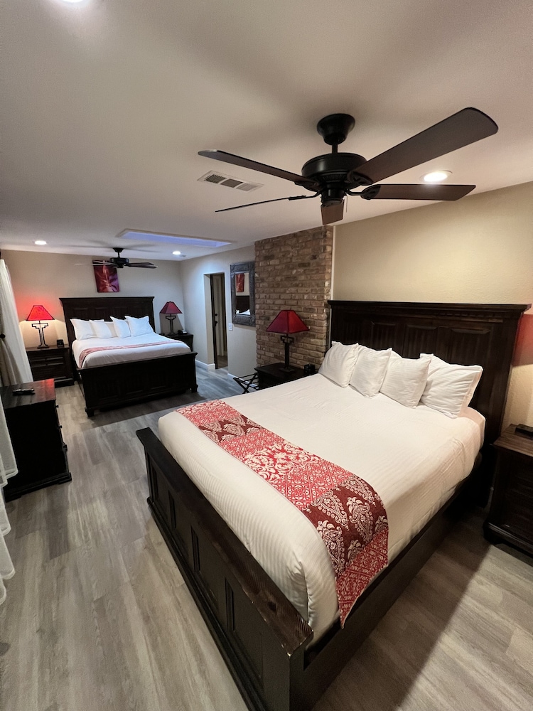 Lantern Light Inn - Romantic Getaway 23/68