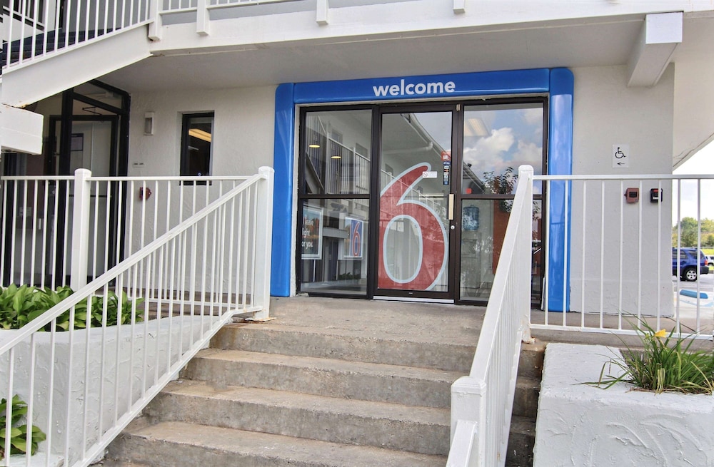 Motel6 Middleburg Heights, OH - Cleveland 43/49
