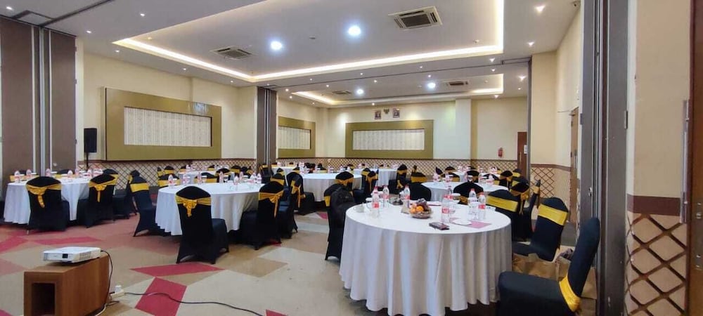 Front One Hotel Purwodadi 55/72