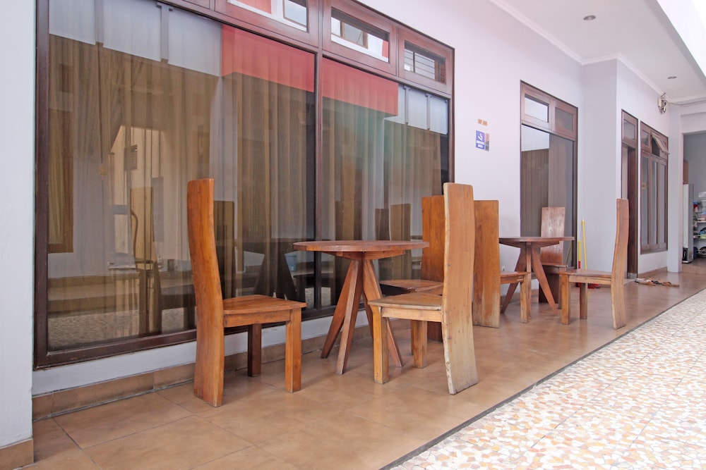 Reddoorz Near Hartono Mall 3 24/30