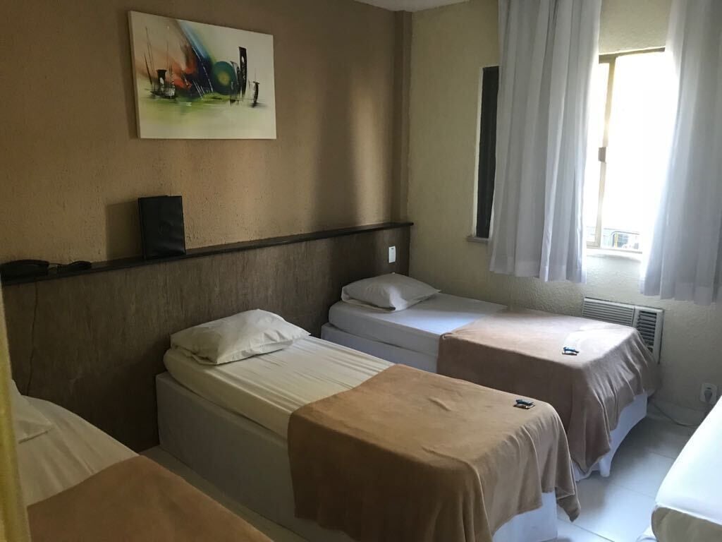 ROOM, TWIN BEDS