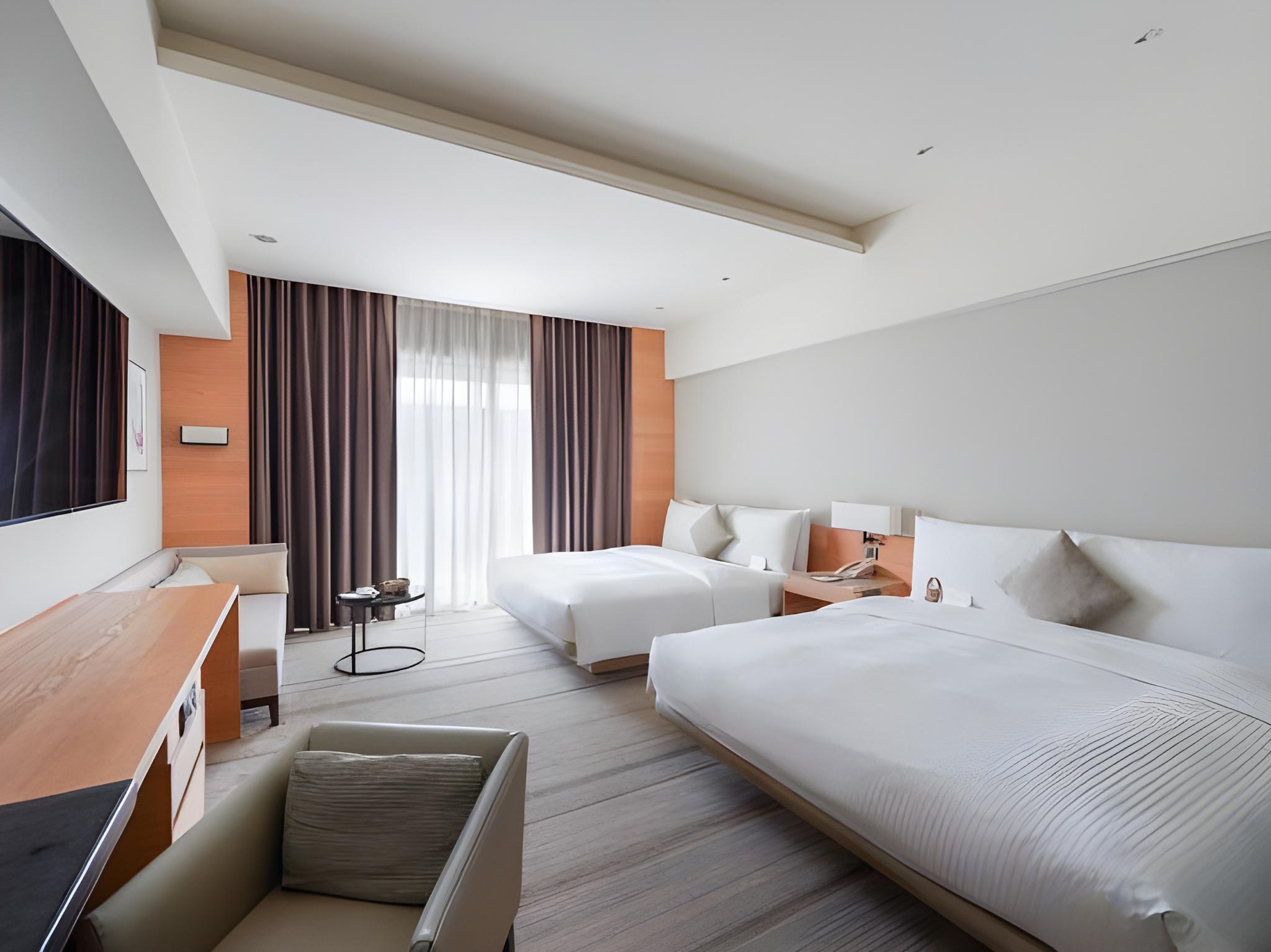 2 Queen Beds, Hot Tub