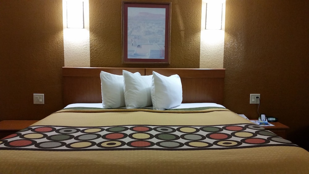 Super 8 by Wyndham Waco/Mall area TX 15/31