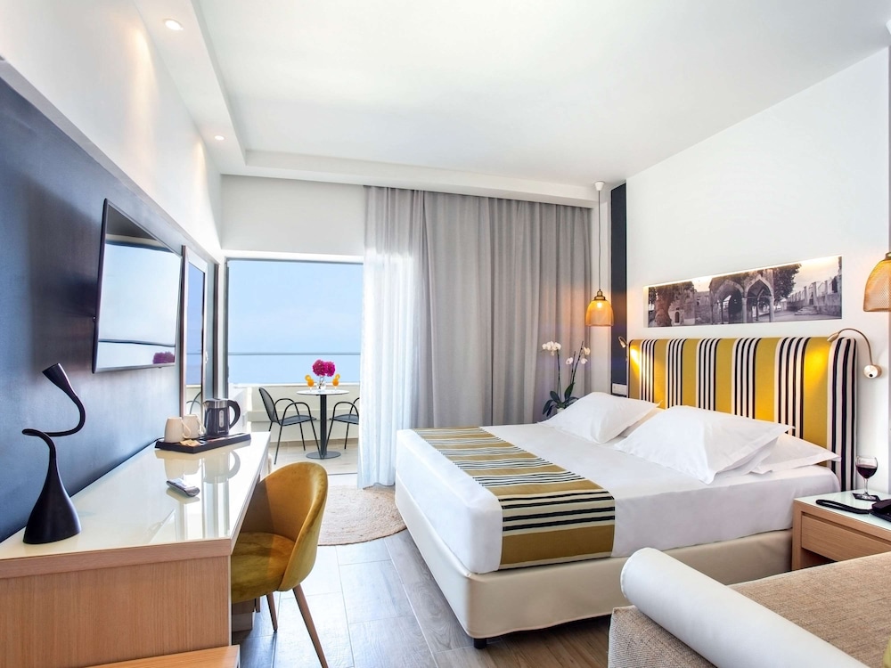 PRIVILEGE, KING BED, SEA VIEW, BALCONY