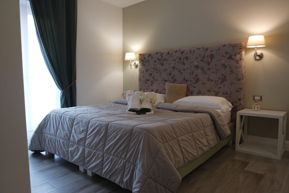 Superior, Queen Bed, Balcony