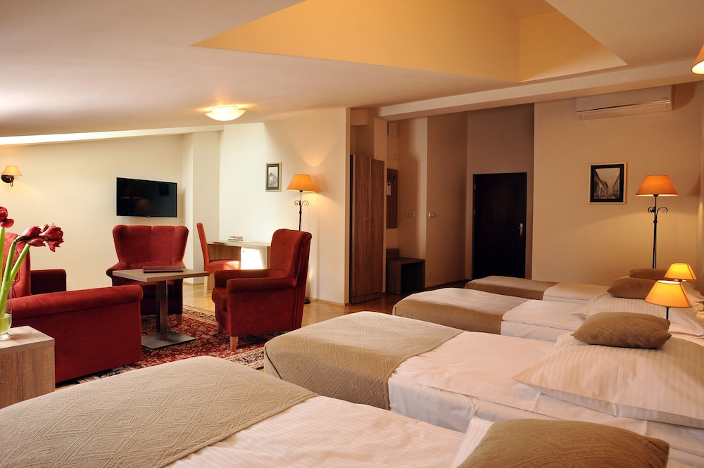Hotel Santi 44/56