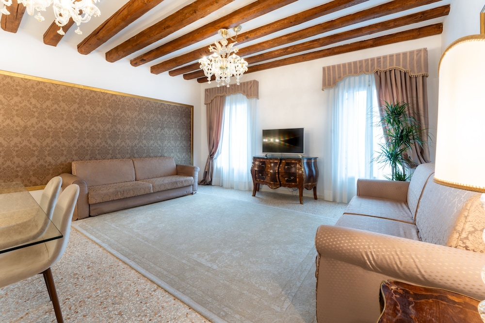 San Teodoro Palace 49/66