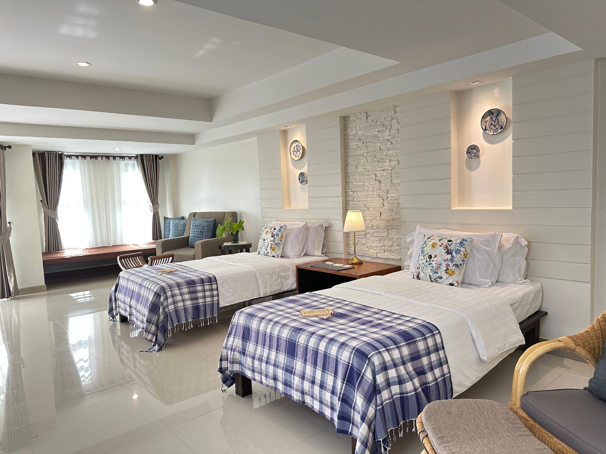 Tazs, Deluxe, Twin Beds