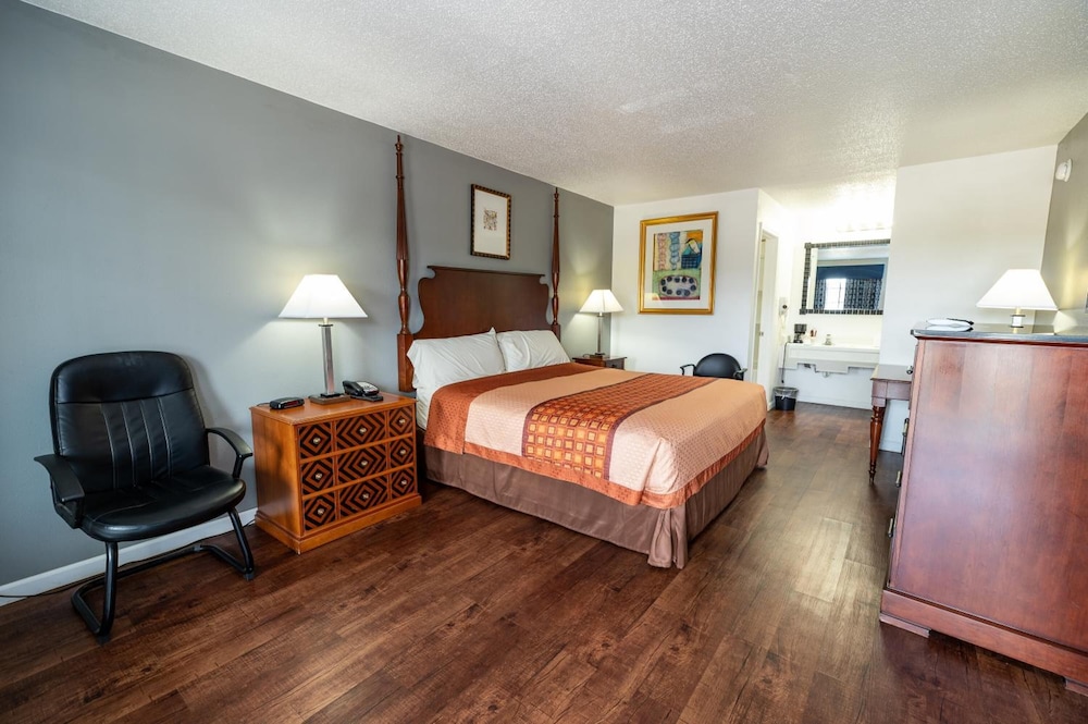 Americas Best Value Inn & Suites - Russellville 15/32