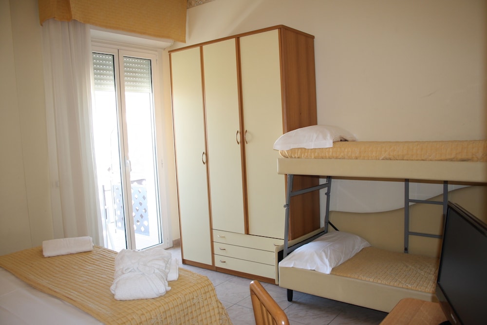 Gaston Hotel 22/45