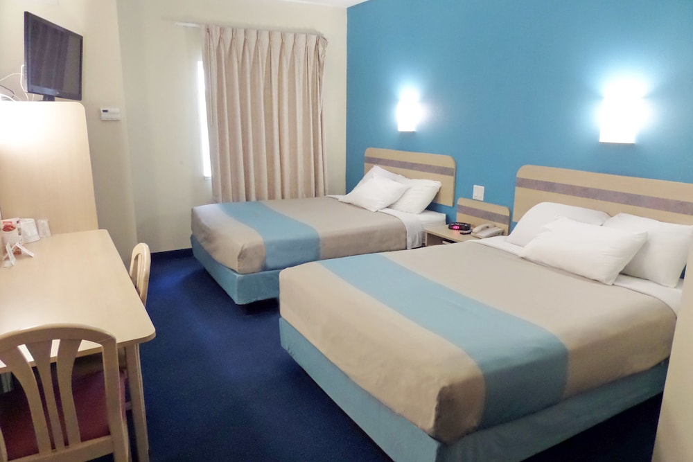 Motel6 London, ON - Ontario 8/31