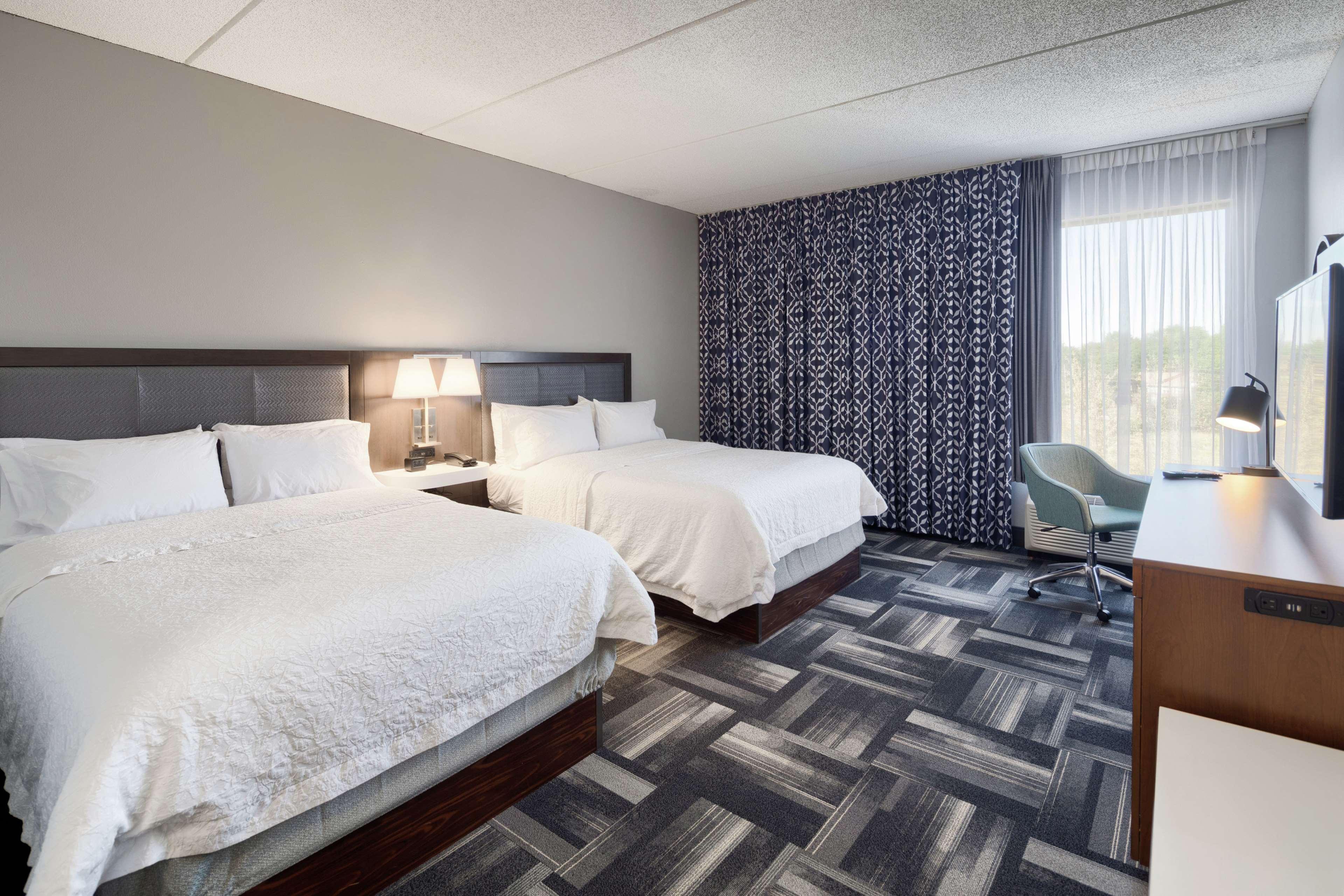 ROOM, 2 QUEEN BEDS, BATHTUB, LARGE