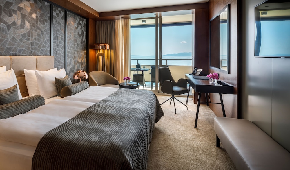 Hotel Ambasador 23/70