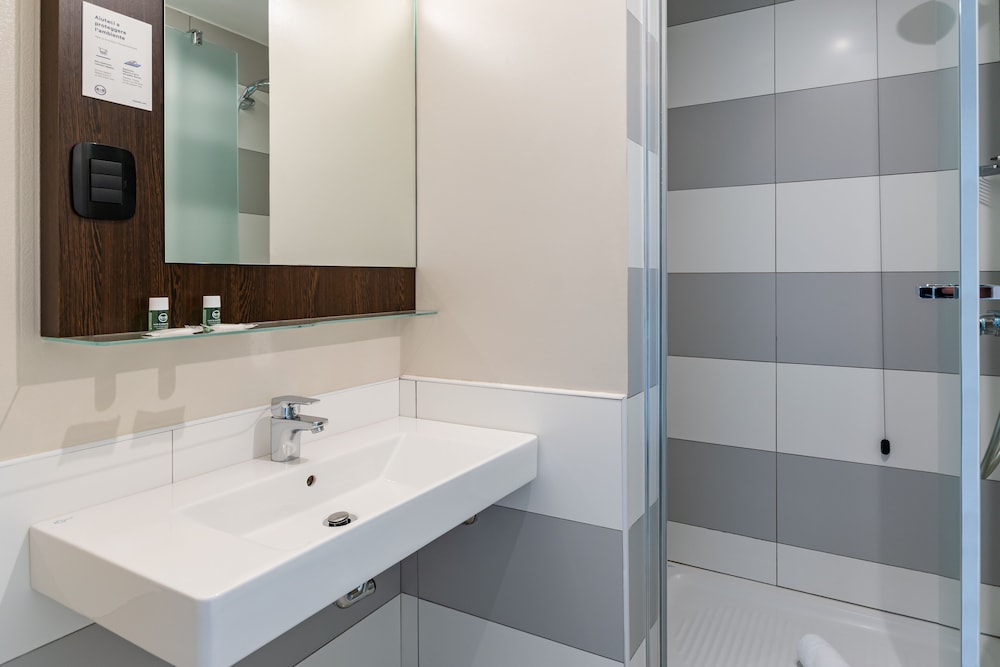 غرفة قياسية بسرير كوين، B&B Hotel Cremona 9/10