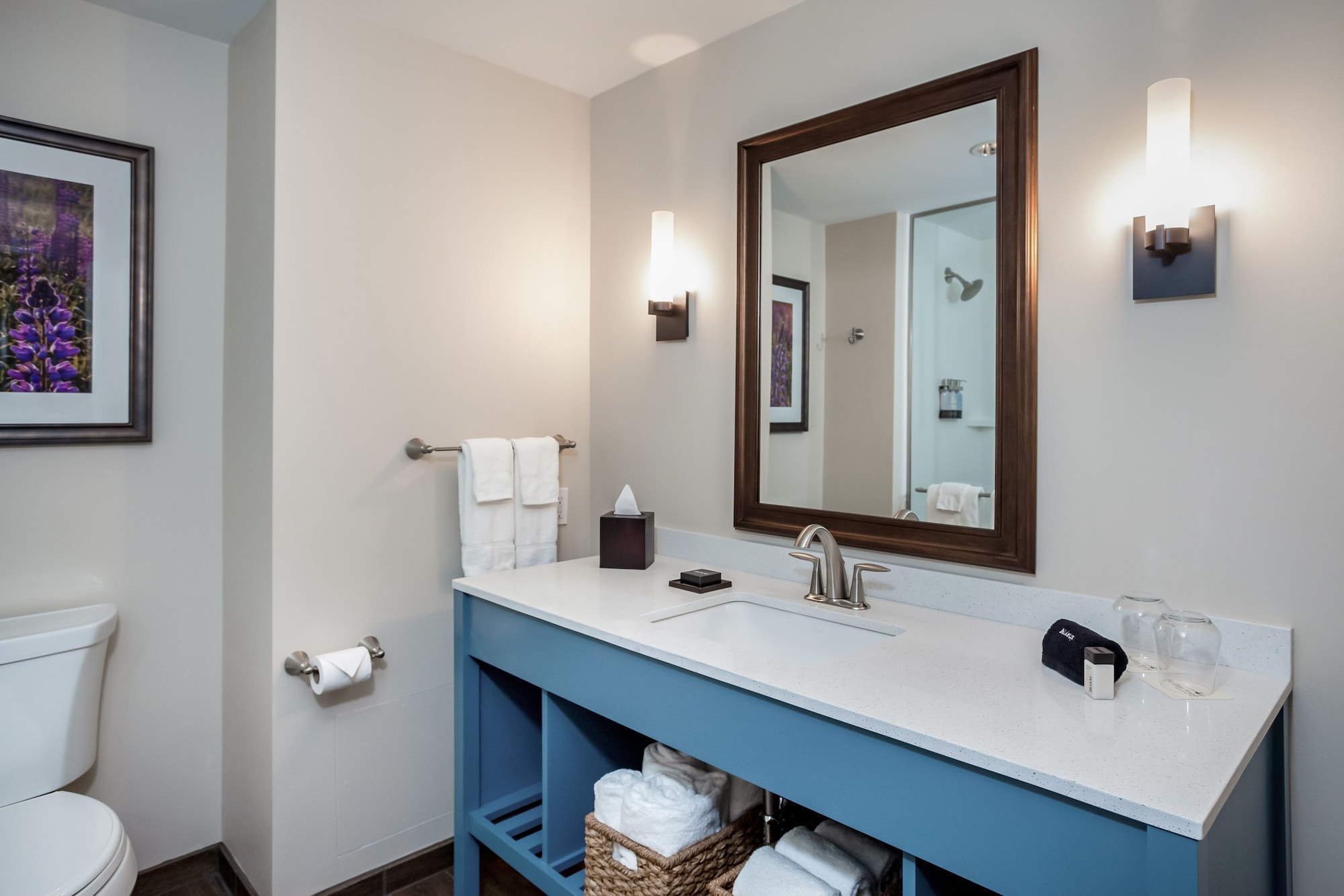 غرفة كلاسيكية بسرير كينج