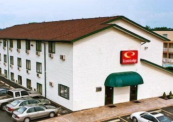 Econo Lodge Akron Copley Northwest 5/34