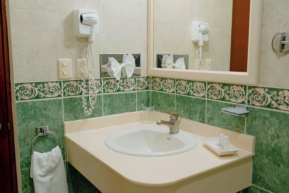 Hotel Plaza Colonial 60/62