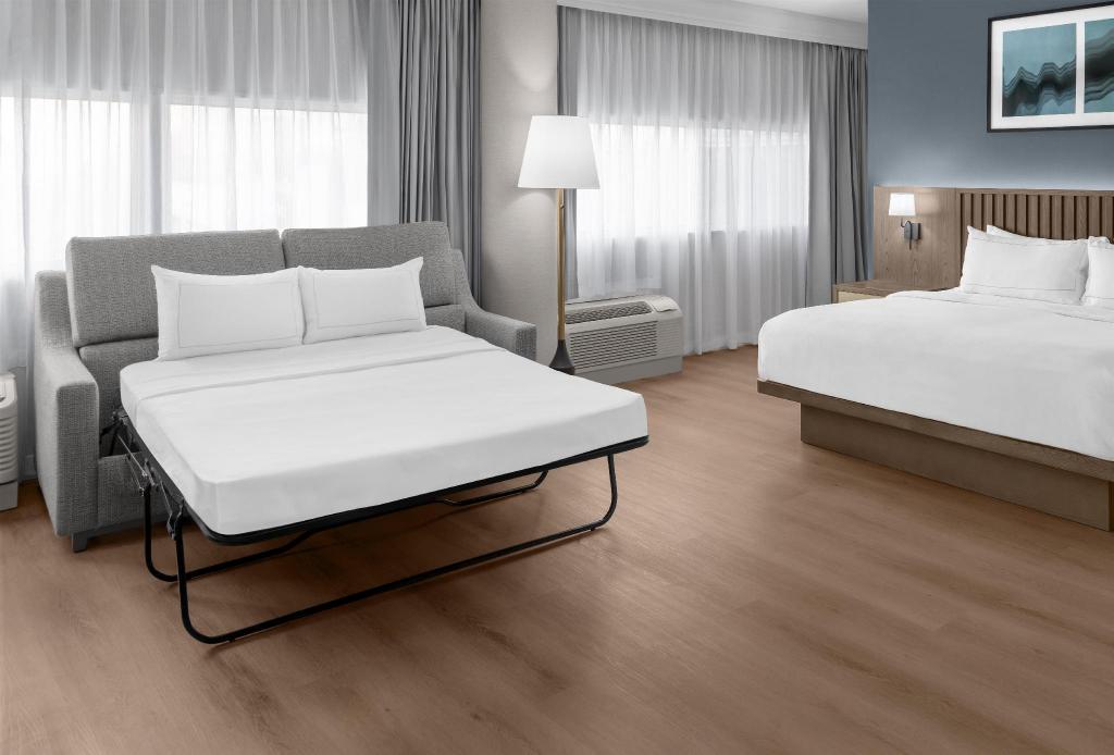 Hospitality, Junior Suite, King Bed, River View, Accessible