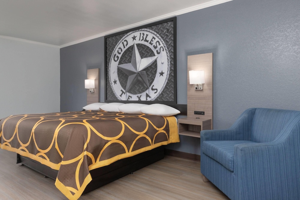 ROOM, KING BED