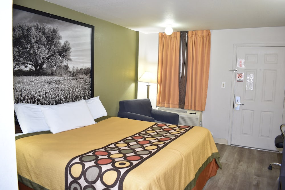 Super 8 by Wyndham Fredericksburg 22/51