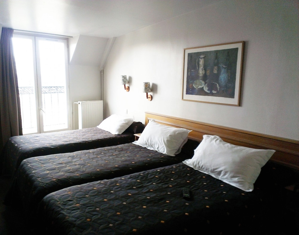 غرفة ثلاثية بثلاثة أسرّة