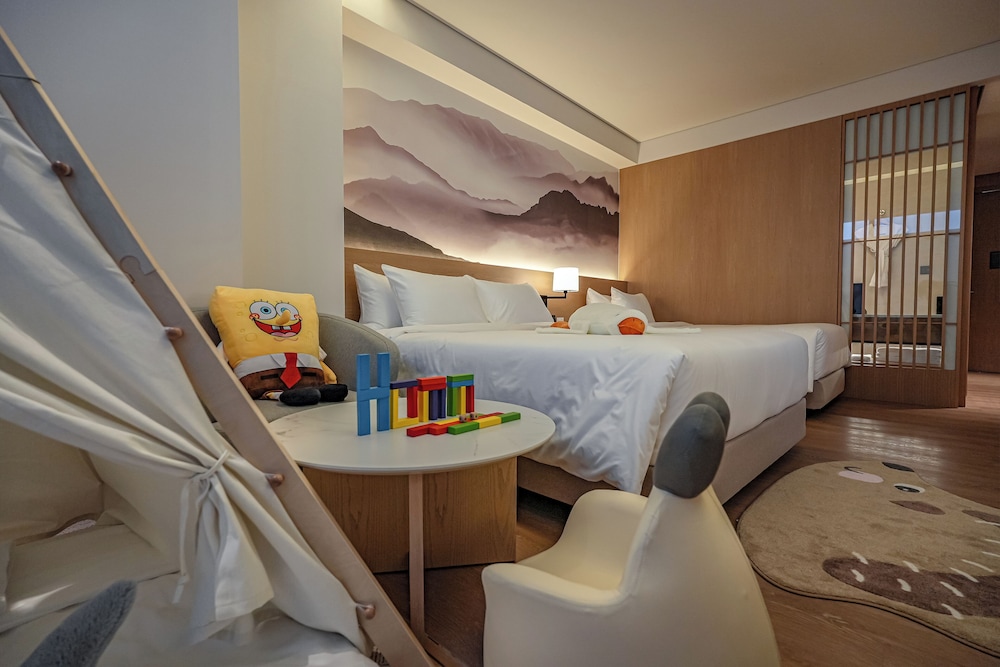 Kids Family, Deluxe, 1 Queen and 1 Single Bed، Homm Marina Sokcho 2/3