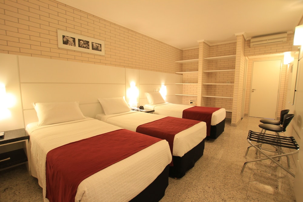 ROOM, TRIPLE, TWIN BEDS