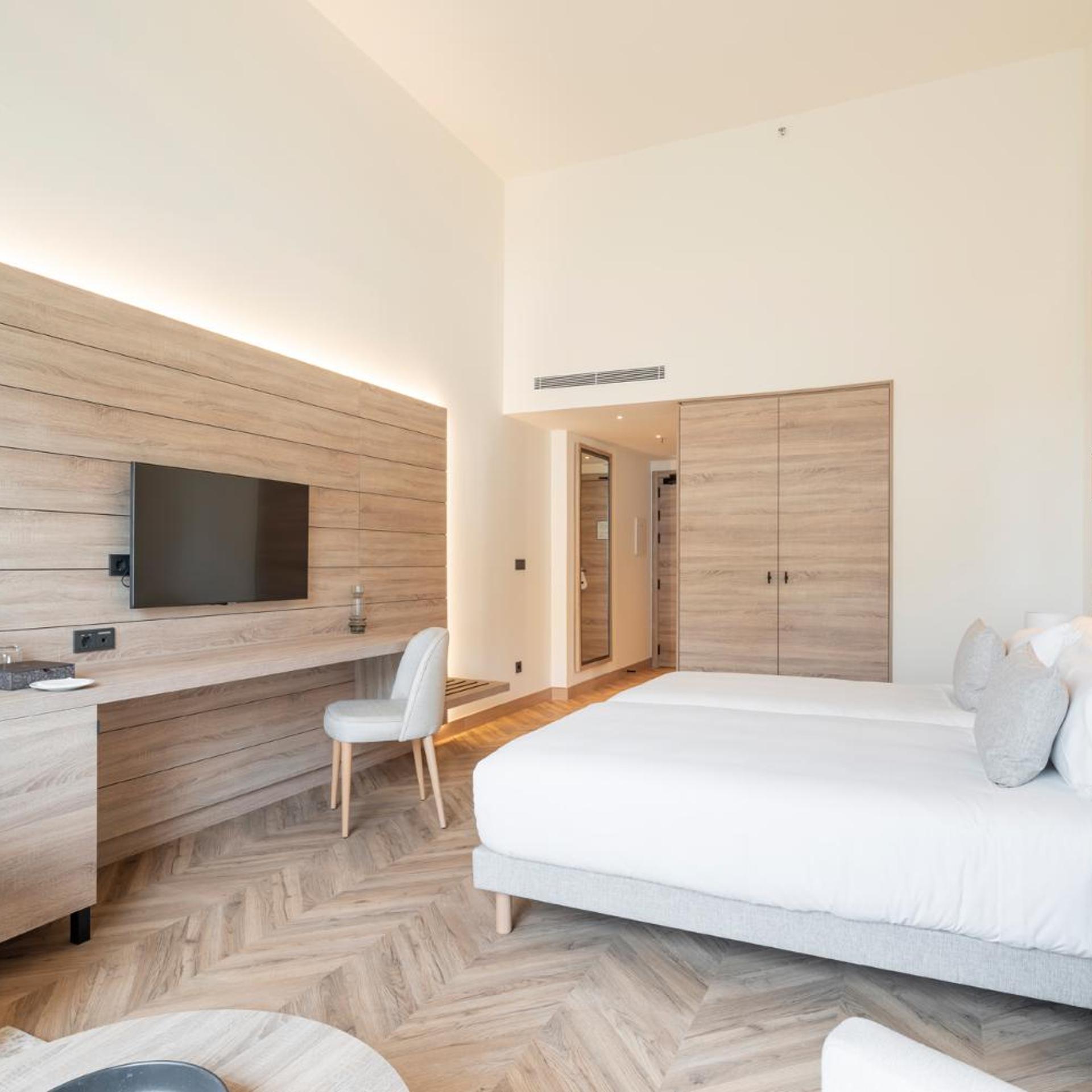 Room, Double or Twin Bed, Lateral Side Sea View