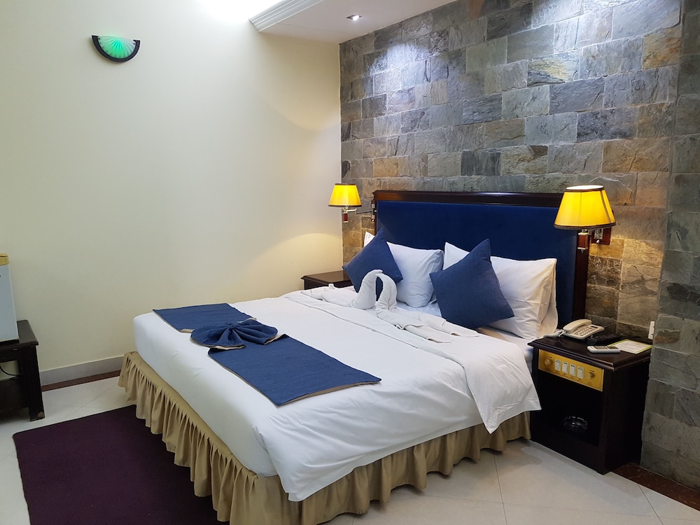 HOTEL VALLEY GARDEN 24/67