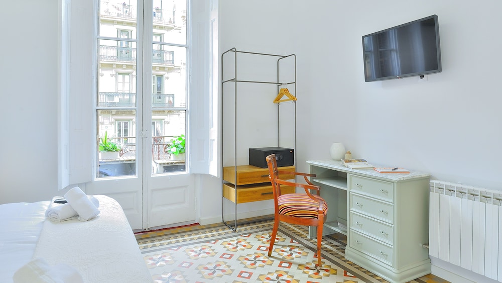 Hostal Girona 43/50