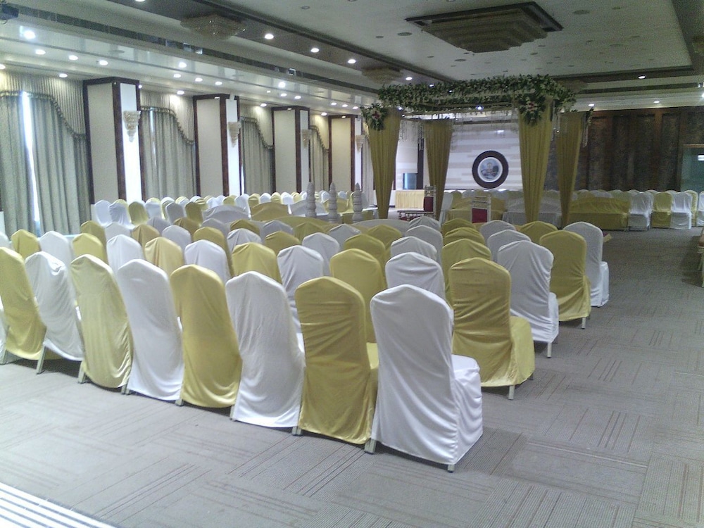 Aarya Grand Hotels Resorts 25/39