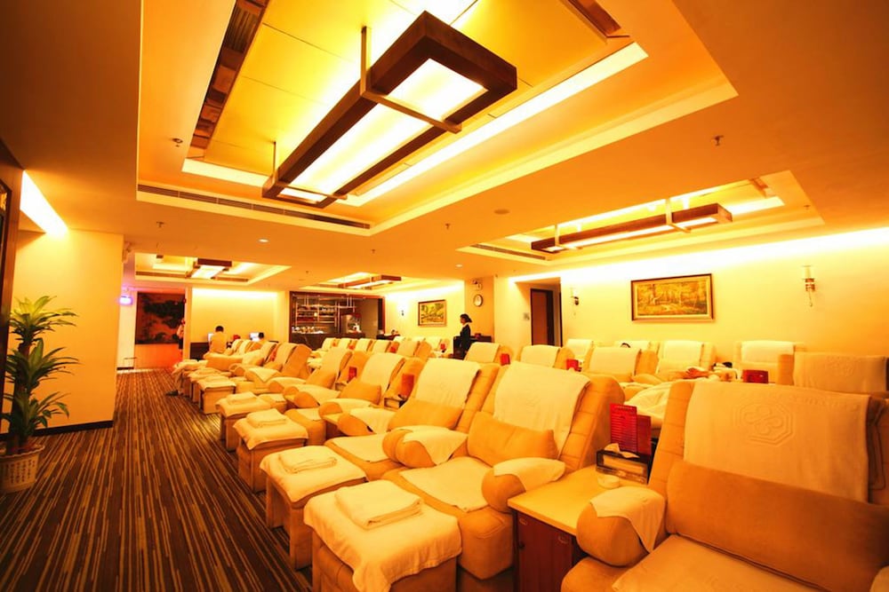 Century Plaza 27/48
