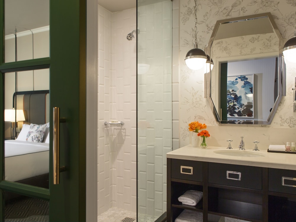 Kimpton Cardinal Hotel 11/84