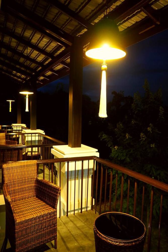 Jamadevi Hotel 79/91
