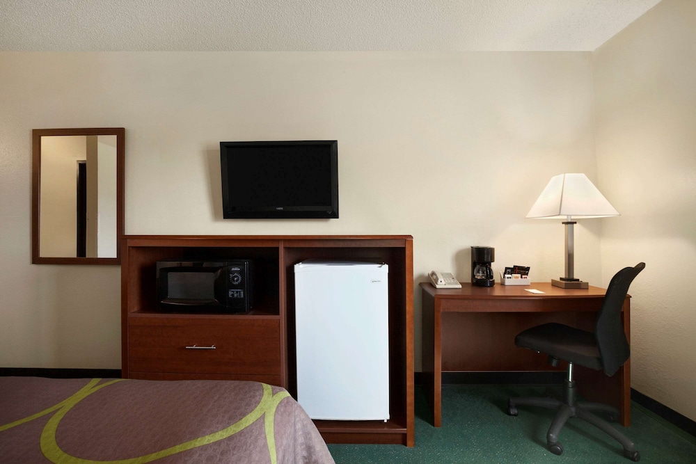 Super 8 By Wyndham Concordia 27/31