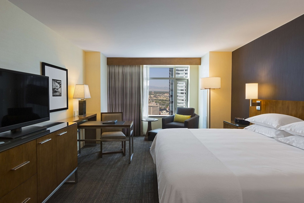 ROOM, KING BED, MOUNTAIN VIEW