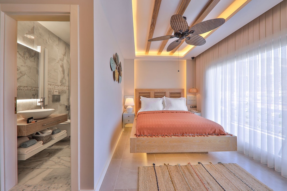 Kalkan Saray Suites Hotel 8/74