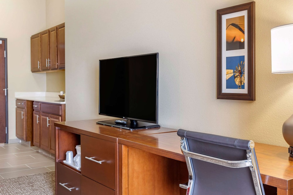 Comfort Inn & Suites Augusta KS 28/31