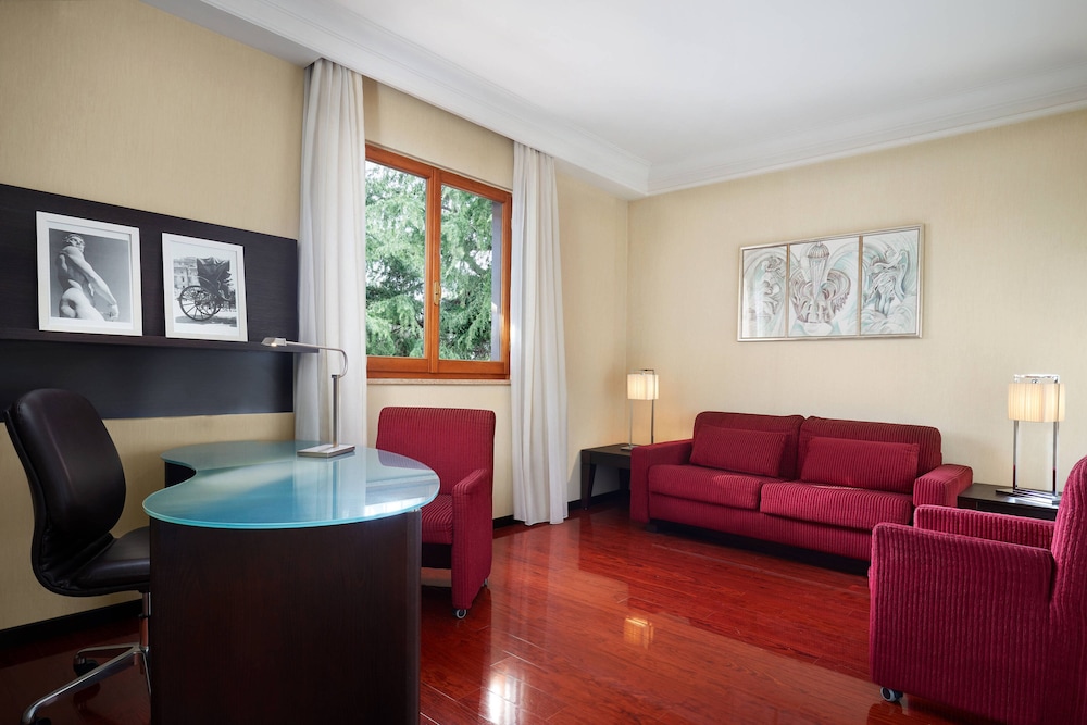 Courtyard By Marriott Rome Central Park 24/72