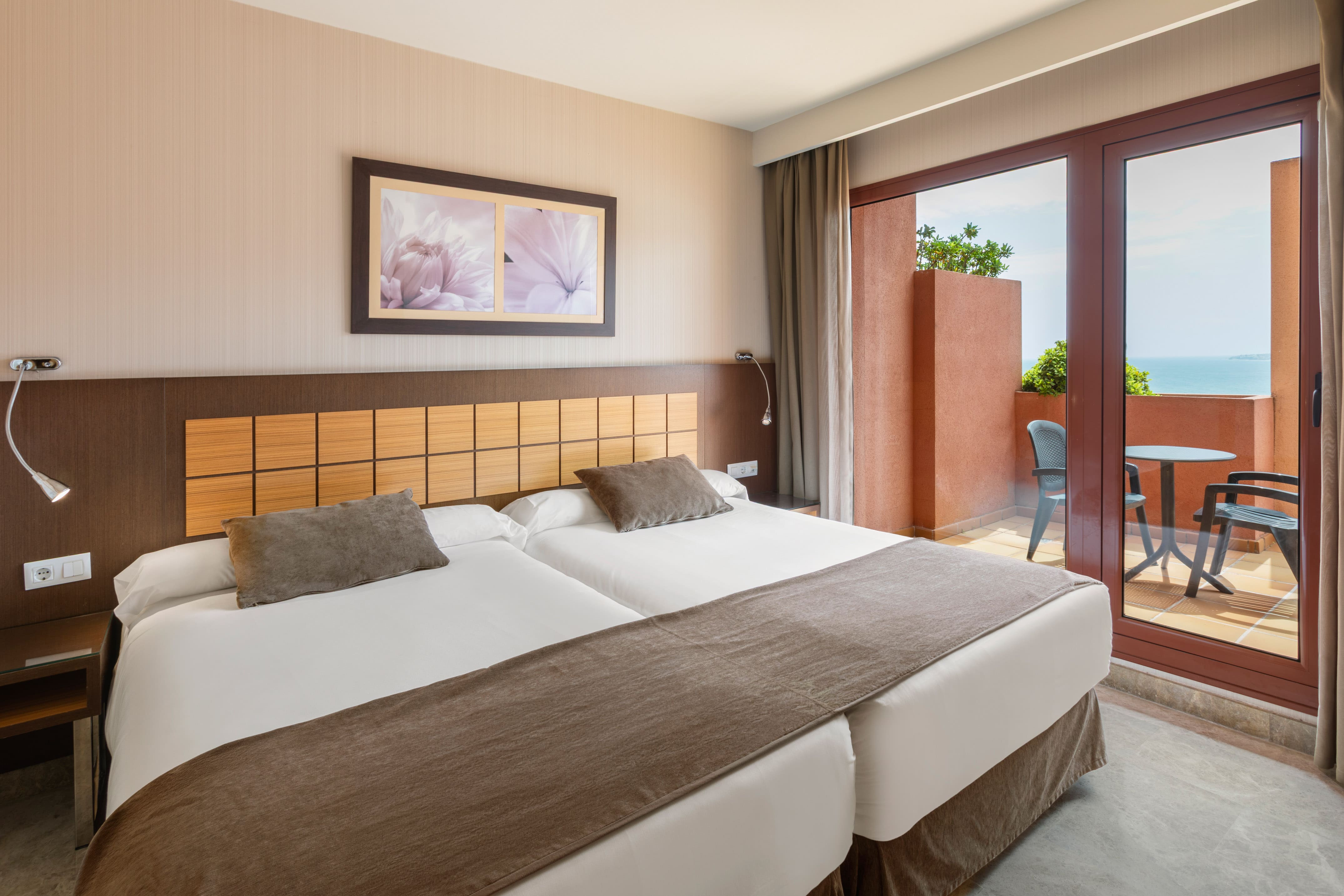 Junior Suite, Twin Beds, Sea Front