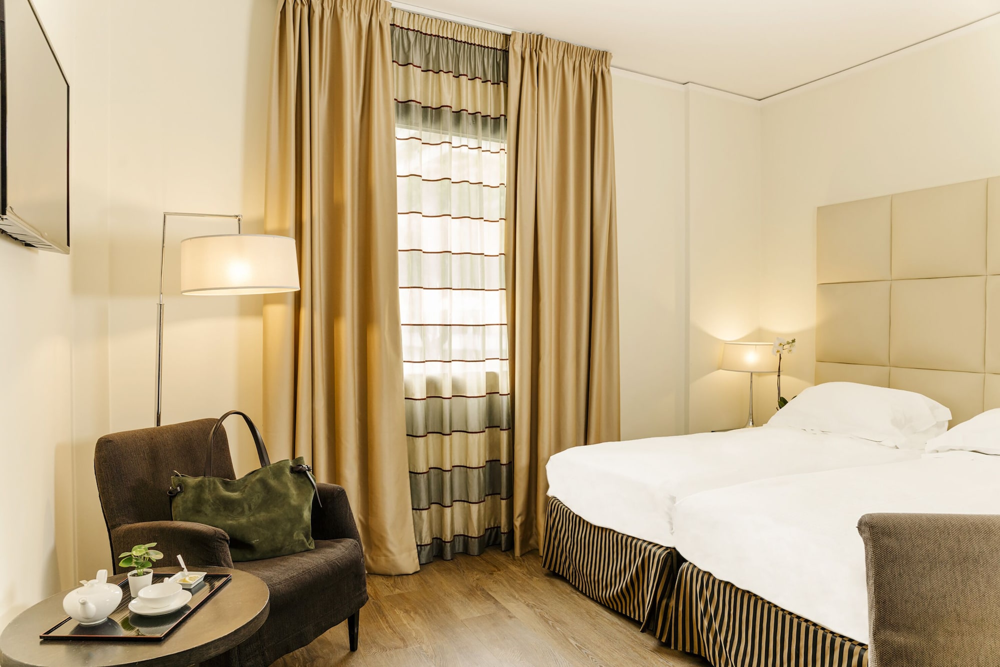 CLASSIC, TWIN BEDS