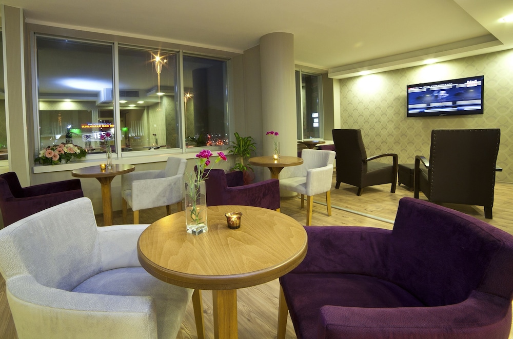 Walk In Hotel 30/44